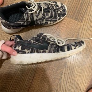 Nike Roshes - gently used! Love the pattern.